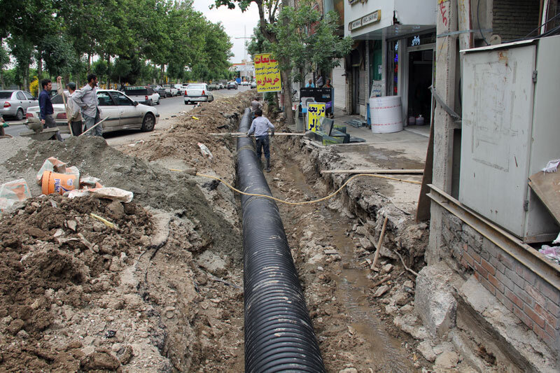 عملیات لولهگذاری و هدایت آبهای سطحی خیابان انقلاب حصارک
