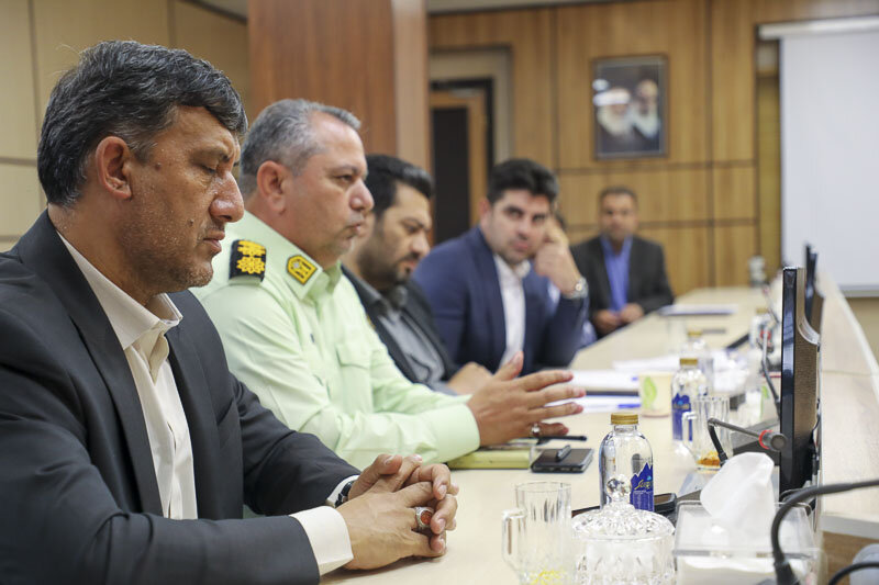 وانت بارهایی که سد معبر می کنند جمع آوری می شوند