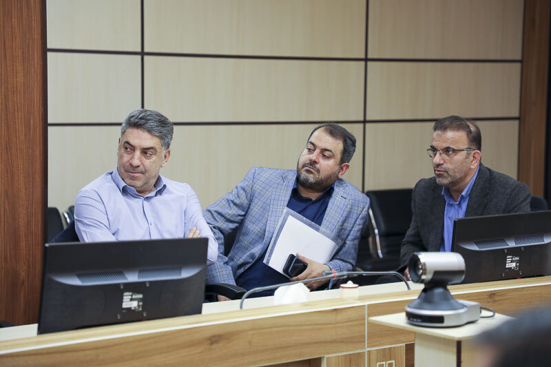 وانت بارهایی که سد معبر می کنند جمع آوری می شوند