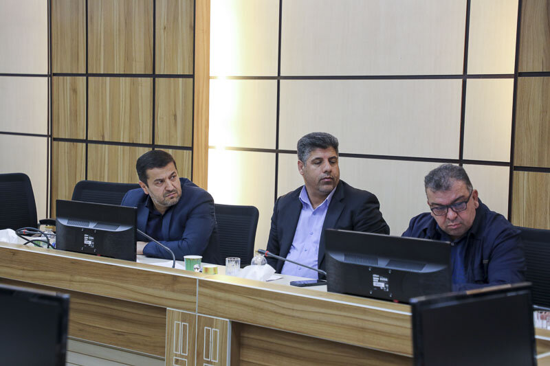 وانت بارهایی که سد معبر می کنند جمع آوری می شوند