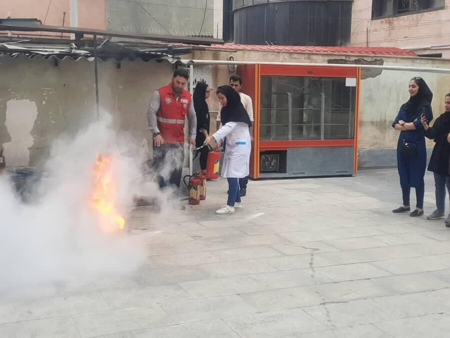 دوره آموزشی آتشنشانان داوطلب مراکز توانبخشی مادر کرج