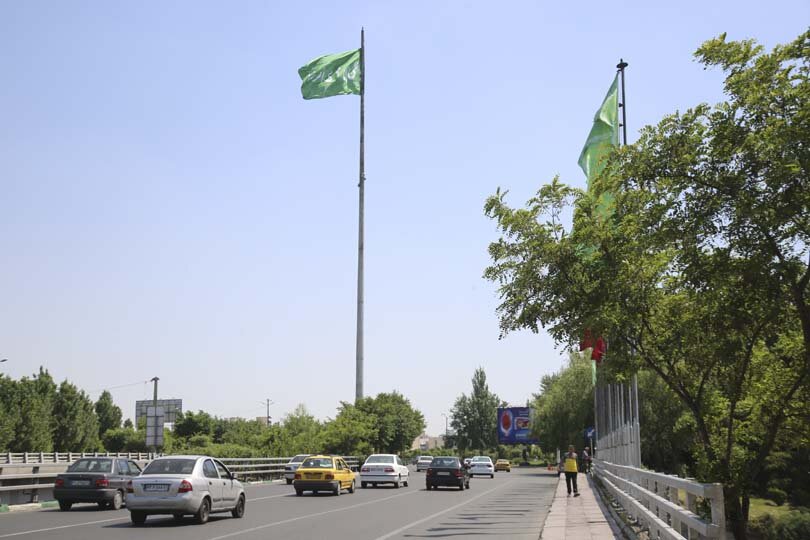 اهتزاز اَبَر پرچمهای مزین به نام مبارک علی بن موسیالرضا(ع) در شهرکرج