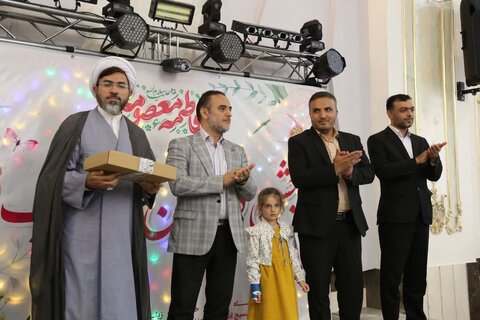 تجلیل از دختران شاغل شهرداری کرج به مناسبت ولادت حضرت معصومه(س) روز دختر بسیج