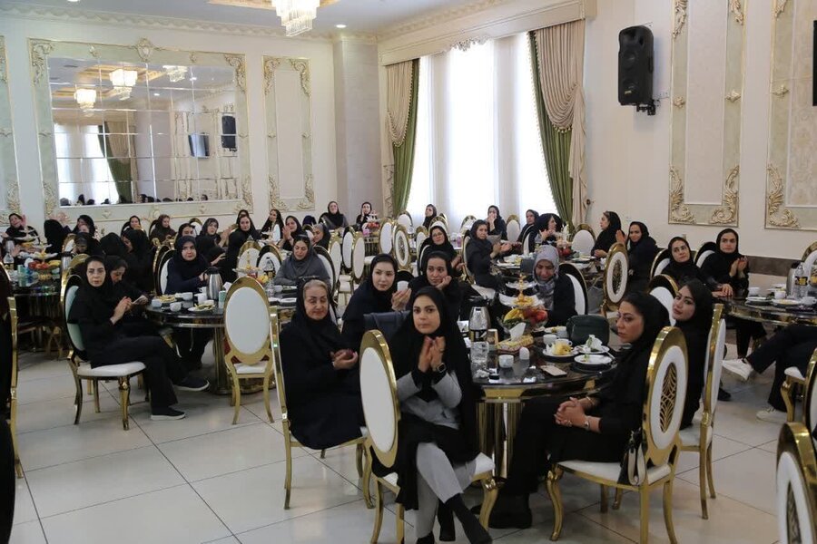 تجلیل از دختران شاغل شهرداری کرج به مناسبت ولادت حضرت معصومه(س)