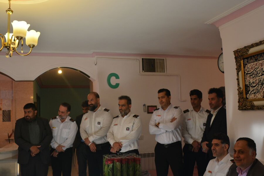 آتشنشانان کرج به دیدار سالمندان آسایشگاه فاطمیه رفتند