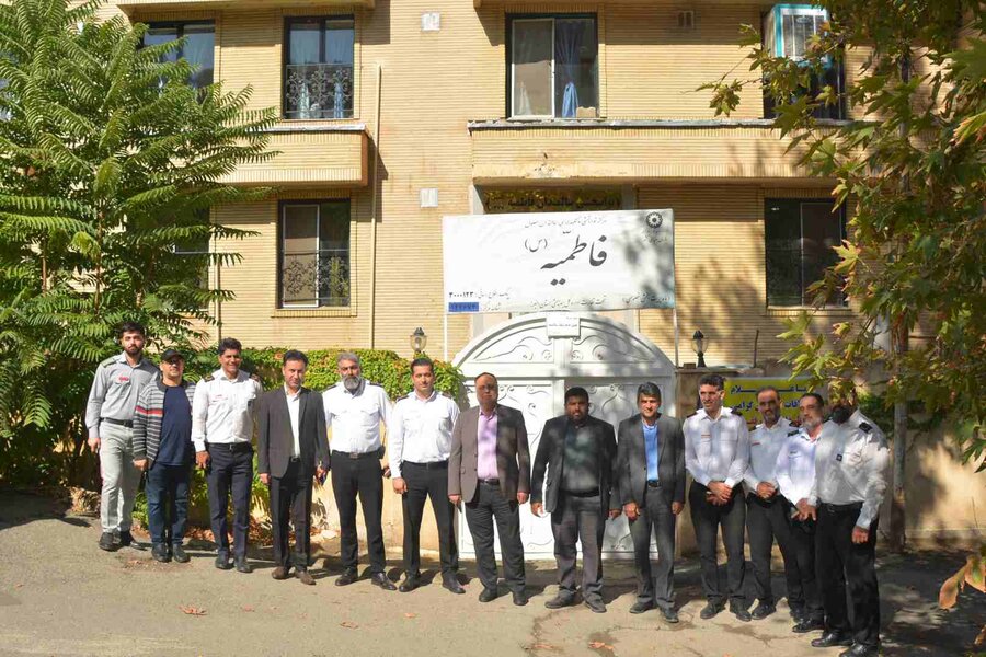 آتشنشانان کرج به دیدار سالمندان آسایشگاه فاطمیه رفتند