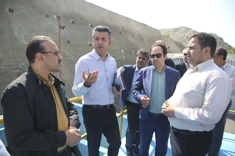 مدیران ارشد آب و فاضلاب و شهرداری قزوین از تصفیه خانههای شهر کرج بازدید کردند