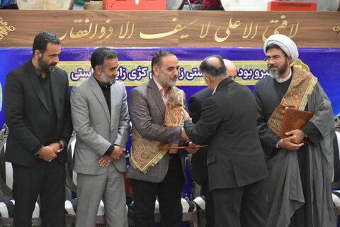 اهدای شال فرهنگ پهلوانی به دو عضو شورای اسلامی شهر کرج شال پهلوانی