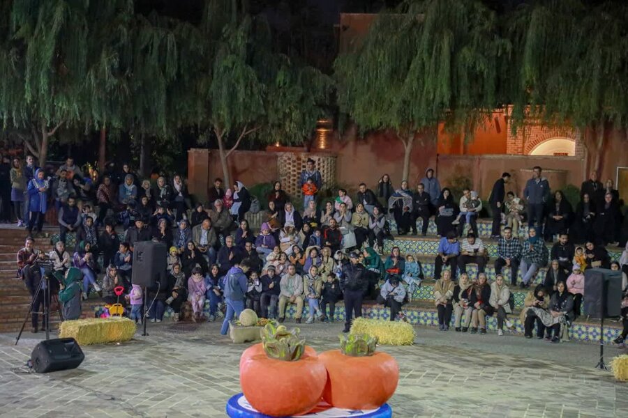 کرجیها از جشنواره بزرگ خرمالو استقبال گرمی داشتند