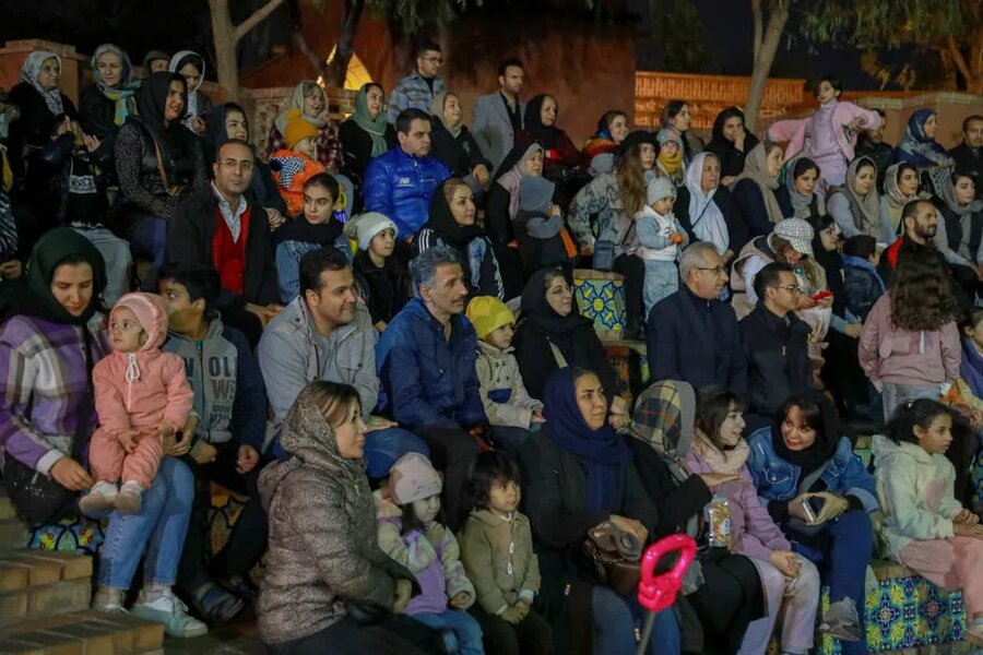 کرجی‌ها از جشنواره بزرگ خرمالو استقبال گرمی داشتند