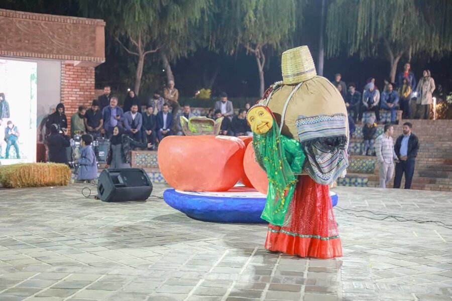 کرجیها از جشنواره بزرگ خرمالو استقبال گرمی داشتند