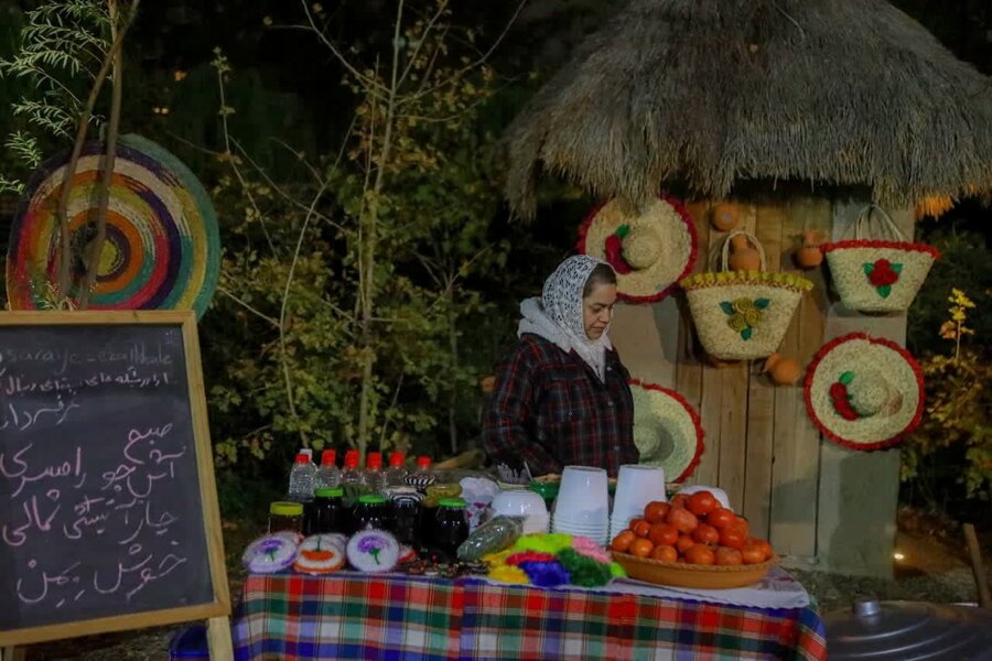 کرجیها از جشنواره بزرگ خرمالو استقبال گرمی داشتند