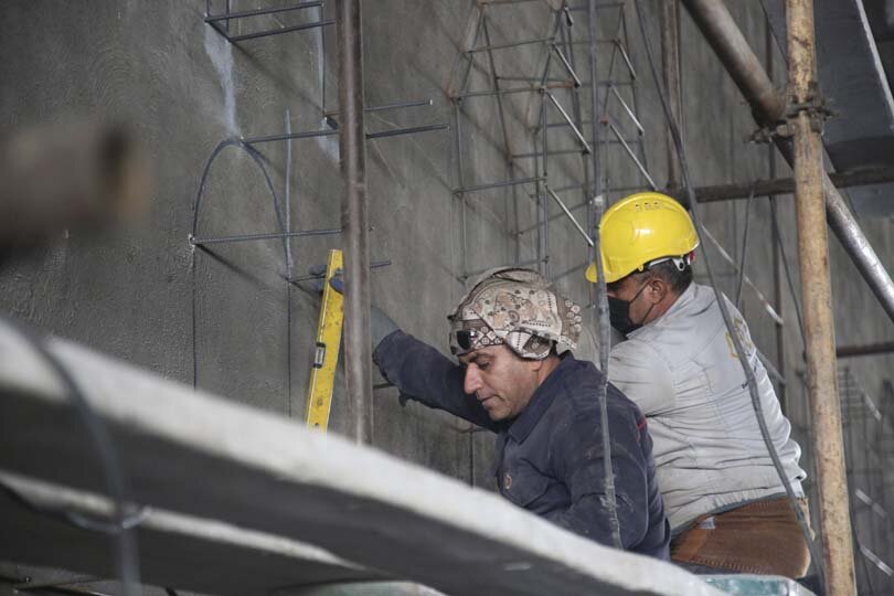 زیباسازی زیرگذر محمد شهر با نقشبرجستۀ رنگی در حال اجراست