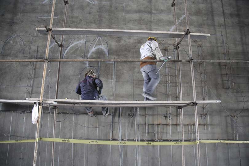 زیباسازی زیرگذر محمد شهر با نقشبرجستۀ رنگی در حال اجراست