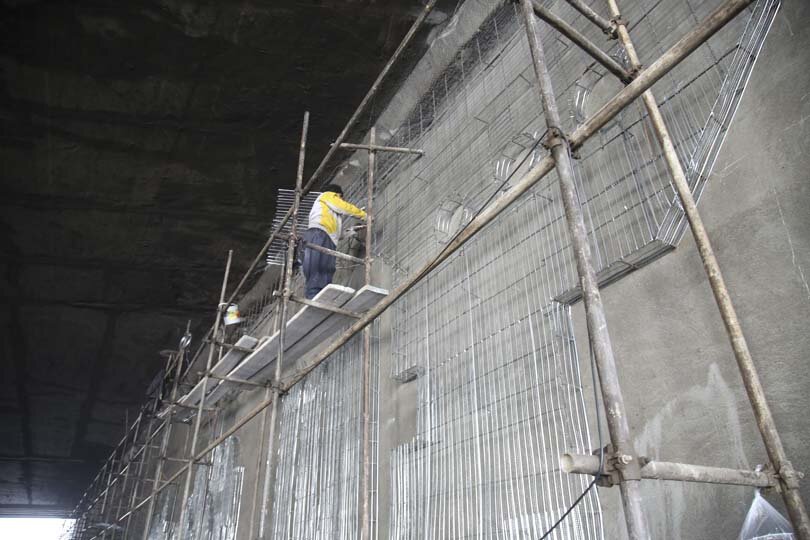 زیباسازی زیرگذر محمد شهر با نقشبرجستۀ رنگی در حال اجراست