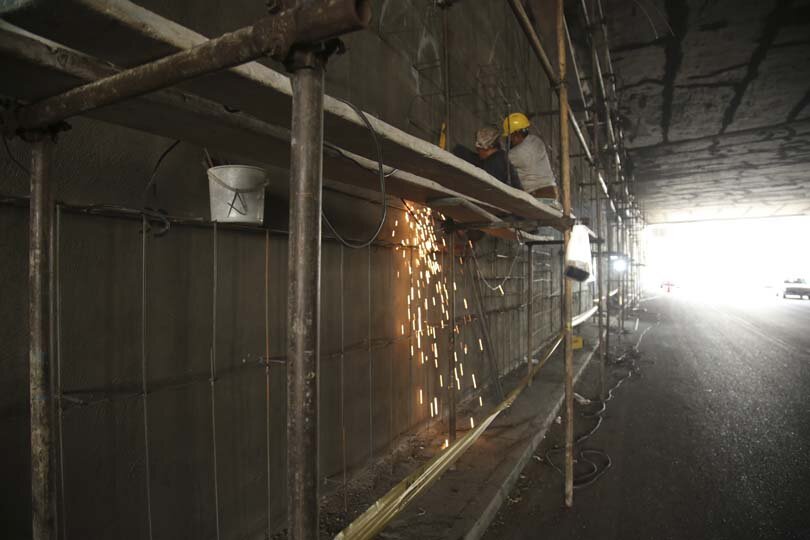 زیباسازی زیرگذر محمد شهر با نقشبرجستۀ رنگی در حال اجراست