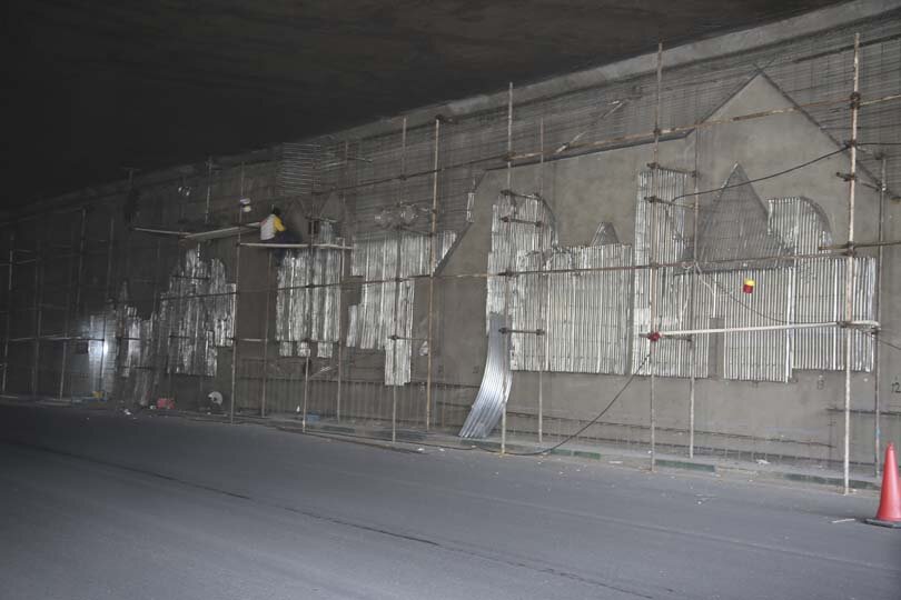 زیباسازی زیرگذر محمد شهر با نقشبرجستۀ رنگی در حال اجراست