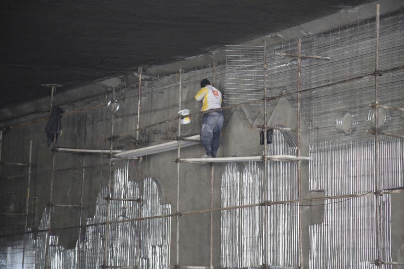 زیباسازی زیرگذر محمد شهر با نقشبرجستۀ رنگی در حال اجراست