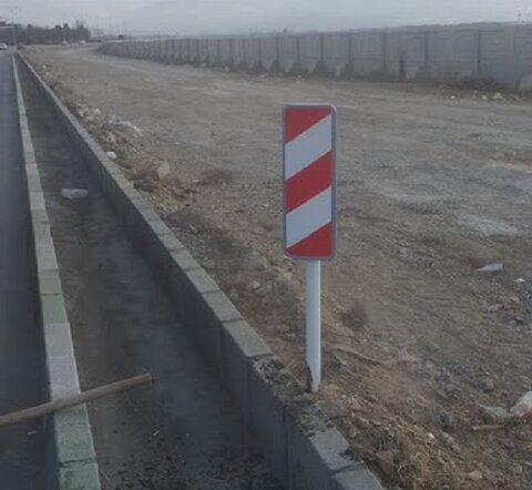 ایمنسازی کامل کمربندی مهرشهر با نصب علائم جدید 1