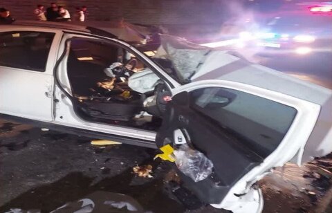 برخورد خودرو با پایه ستون پل دو فوتی برجای گذاشت تصادف - کراپشده