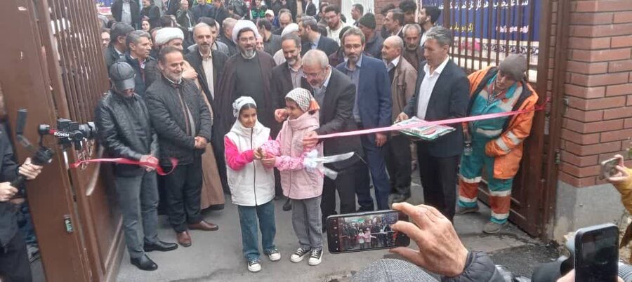 سرای محله حیدرآباد و خیابان نهم شاهینویلا افتتاح شد/کاشت نهال توسط مسئولان