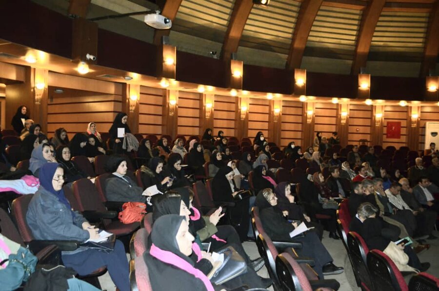 کارگاه آموزشی شناخت بیماریهای قابل انتقال از حیوان به انسان برگزار شد