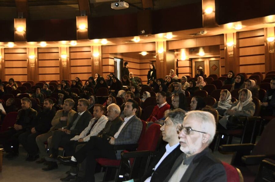 کارگاه آموزشی شناخت بیماریهای قابل انتقال از حیوان به انسان برگزار شد