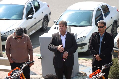 خادمان آرامستان بهشت سکینه(س) آماده استقبال از زائران اهل قبور هستند خادمان بهشت سکینه در پنج شنبه آخر سال