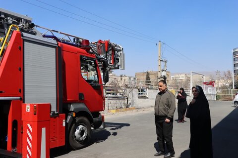 عضو شورای اسلامی از سازمان آتشنشانی کرج بازدید کرد بازدید قهرمانی