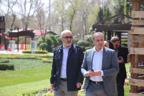 یازدهمین جشنواره لاله های کرج گامی استوار در مسیر سرمایه گذاری برای تولید  بازدید شهردار از باغ گل ها