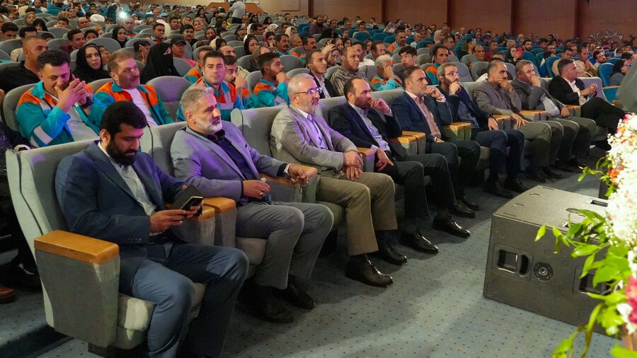 تجلیل از ۳۵۰ سبزبان و پاکبان نمونه در جشن بزرگ کار و کارگر