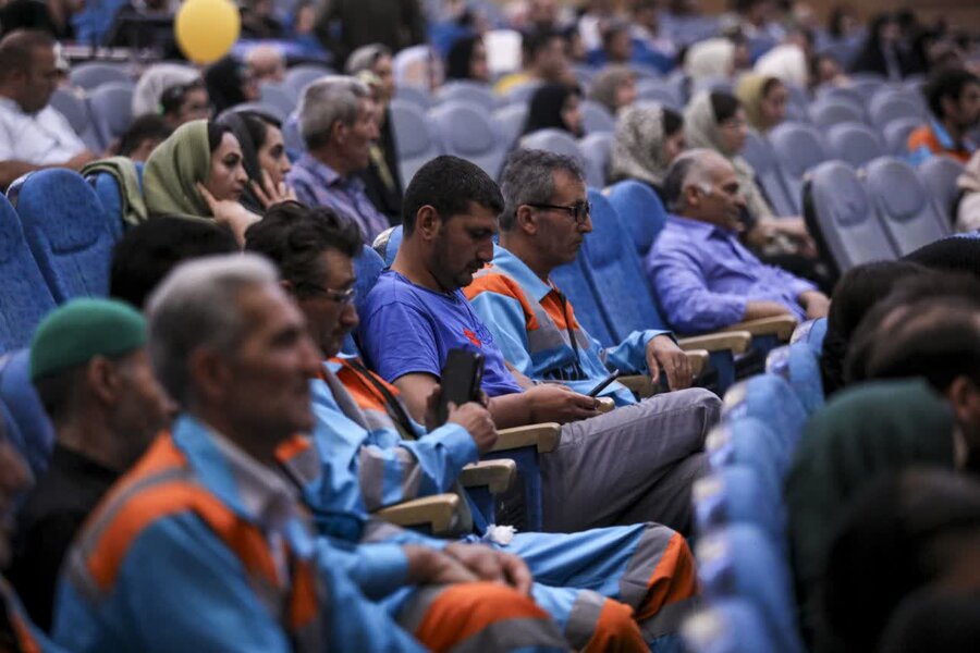 تجلیل از ۳۵۰ سبزبان و پاکبان نمونه در جشن بزرگ کار و کارگر