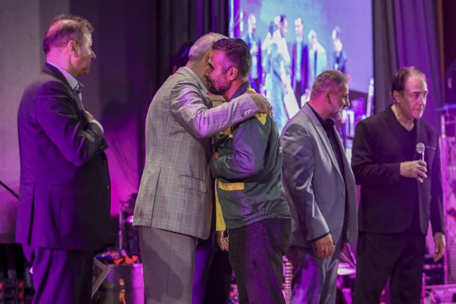 جشنی برای آنان که شهر را جَلا میدهند/اجرای ستارهها برای ستارههای بینام و نشان