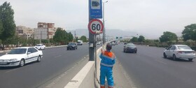 بهسازی و پاکسازی علائم ترافیکی در کمربندی مهرشهر انجام شد