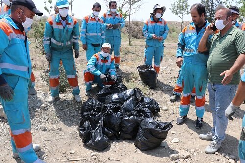 جاده قزلحصار پاکسازی شد/گامی برای ایجاد محیط زیست مطلوب