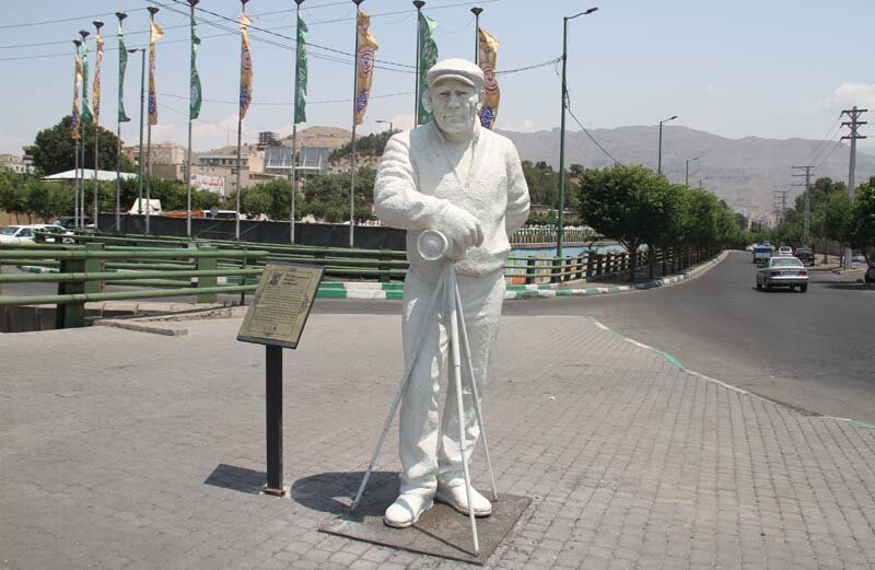 اِلمان یادبود چهره ماندگار عکاسی کرج ساخته و نصب شد