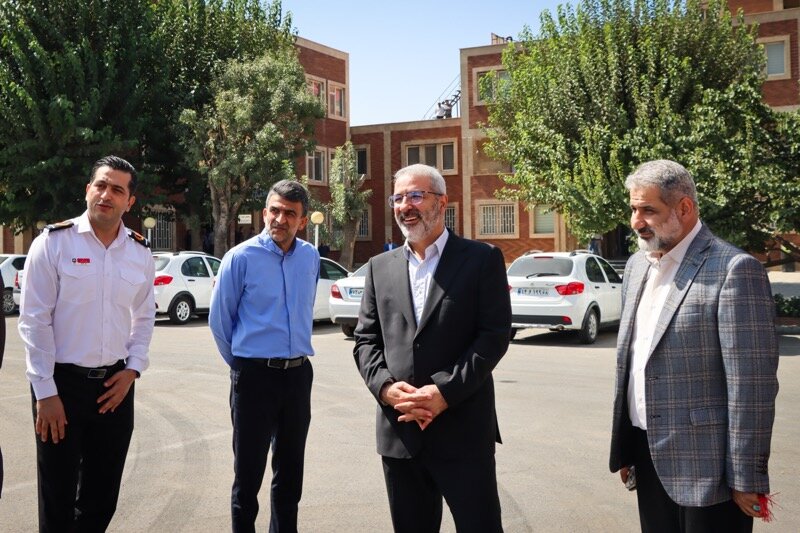 شهردار کرج از سازمان آتشنشانی و خدمات ایمنی بازدید کرد