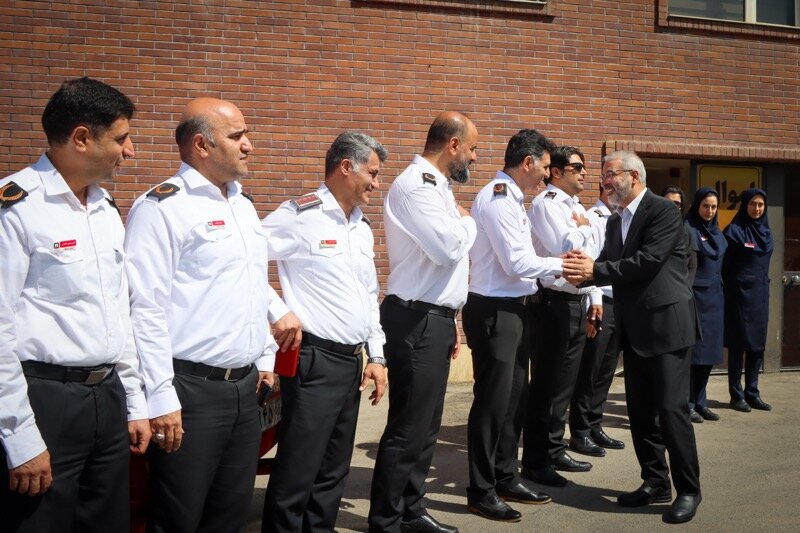 شهردار کرج از سازمان آتشنشانی و خدمات ایمنی بازدید کرد