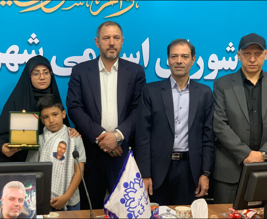 همسرم با عشق به مردم زندگی کرد و با عشق به خدا رفت