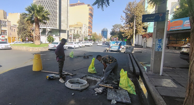 اجرای عملیات همسطح سازی دریچه های سطح شهر کرج