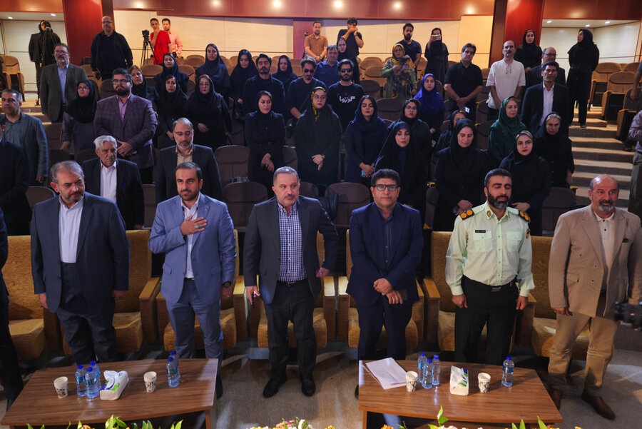 تقدیر از مدیرکل ارتباطات و امور بینالملل شهرداری کرج در هشتمین جشنواره مطبوعات و رسانه البرز