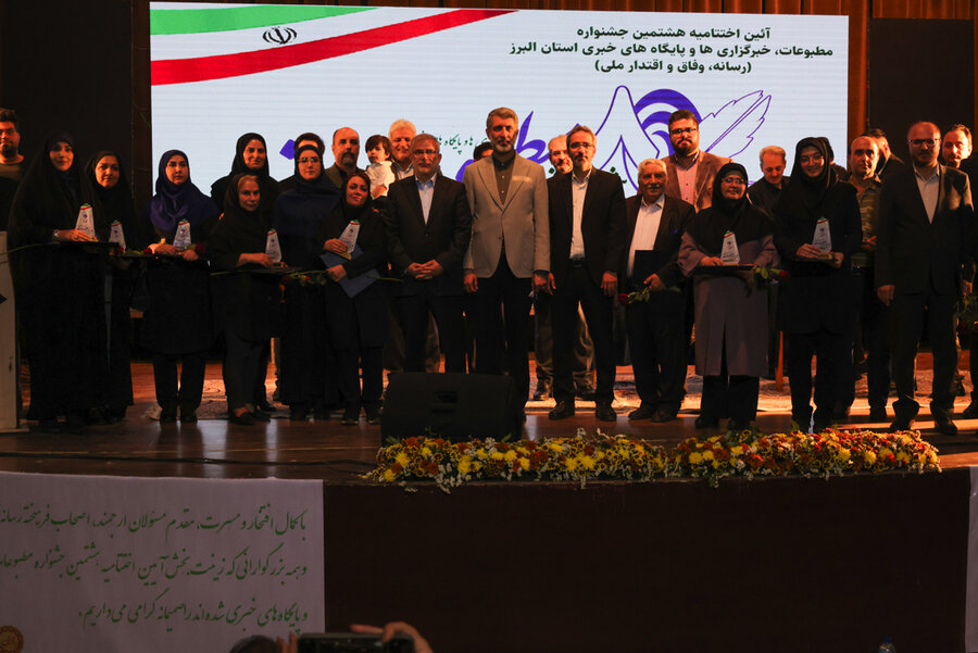 تقدیر از مدیرکل ارتباطات و امور بینالملل شهرداری کرج در هشتمین جشنواره مطبوعات و رسانه البرز