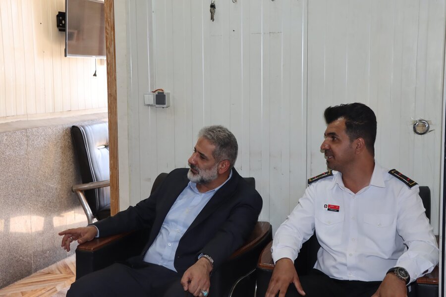 رئیس کمیسیون سلامت، محیط زیست و خدمات شهری با آتشنشانان دیدار کرد