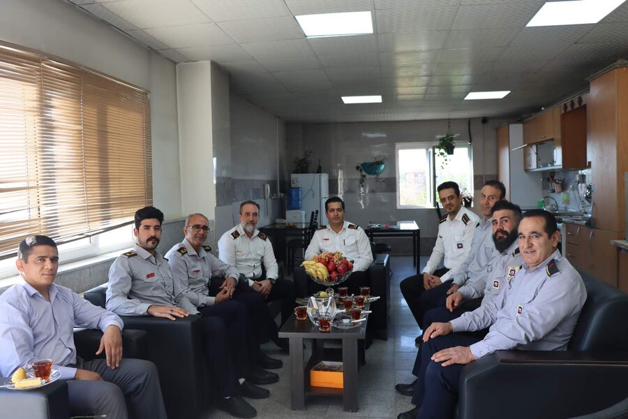 رئیس کمیسیون سلامت، محیط زیست و خدمات شهری با آتشنشانان دیدار کرد