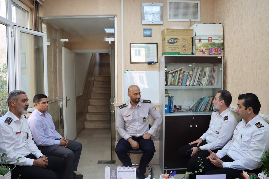 رئیس کمیسیون سلامت، محیط زیست و خدمات شهری با آتشنشانان دیدار کرد