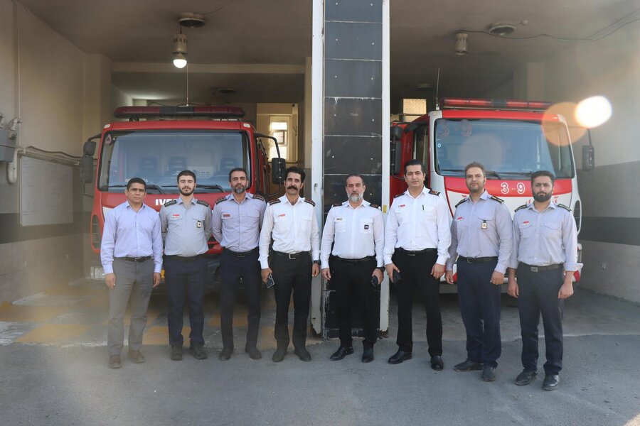 رئیس کمیسیون سلامت، محیط زیست و خدمات شهری با آتشنشانان دیدار کرد