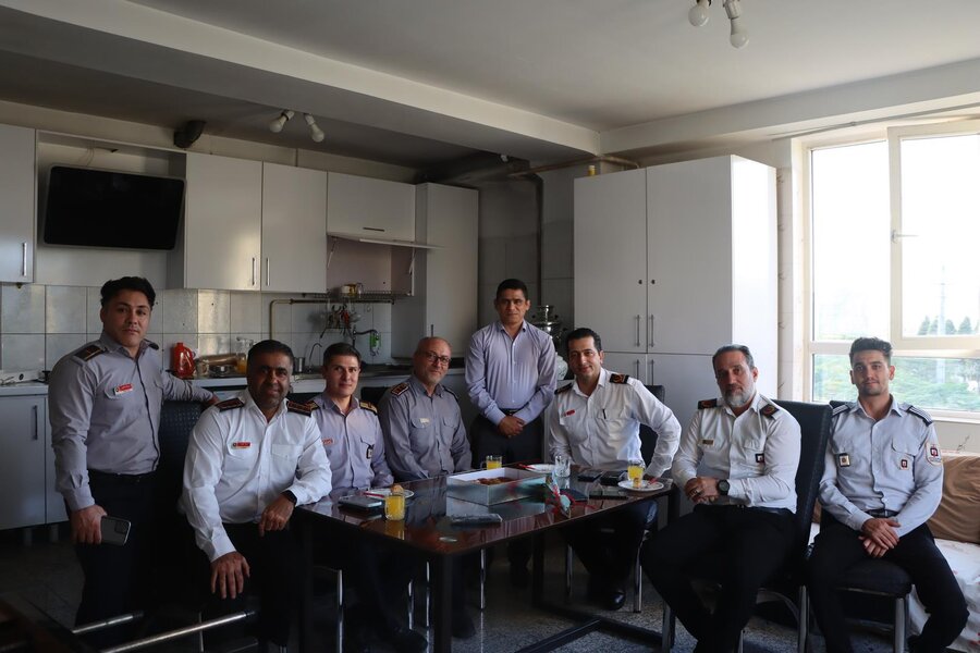 رئیس کمیسیون سلامت، محیط زیست و خدمات شهری با آتشنشانان دیدار کرد