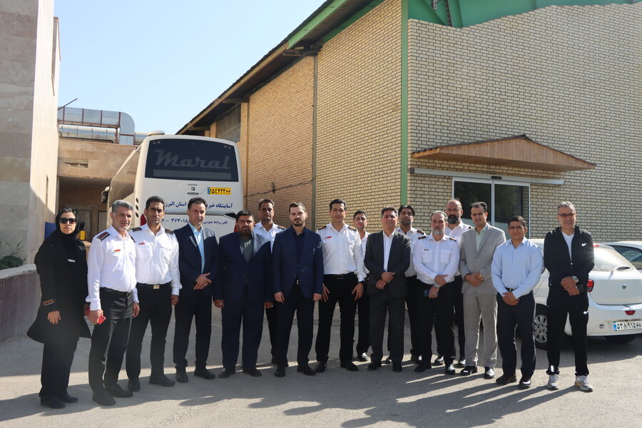 آتشنشانان کرجی به ملاقات سالمندان کهریزک رفتند