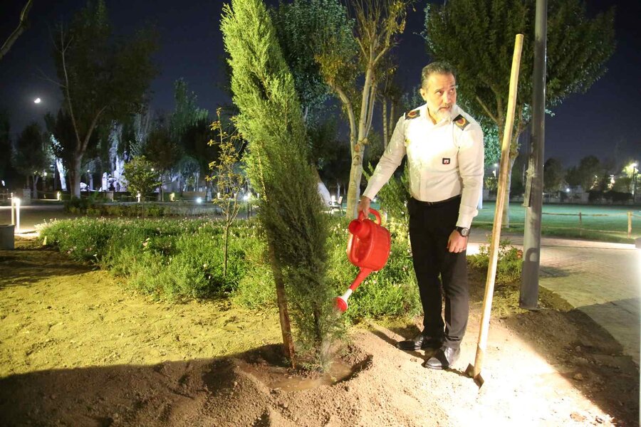 آتشنشانان کرجی در پارک ملی ایران کوچک سرو ایثار کاشتند