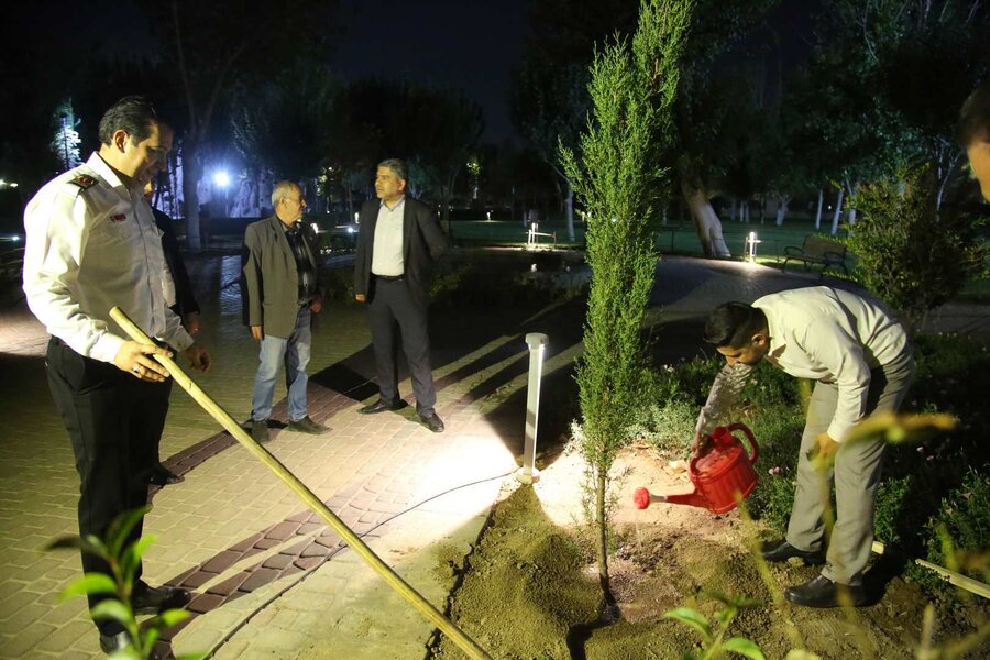 آتشنشانان کرجی در پارک ملی ایران کوچک سرو ایثار کاشتند